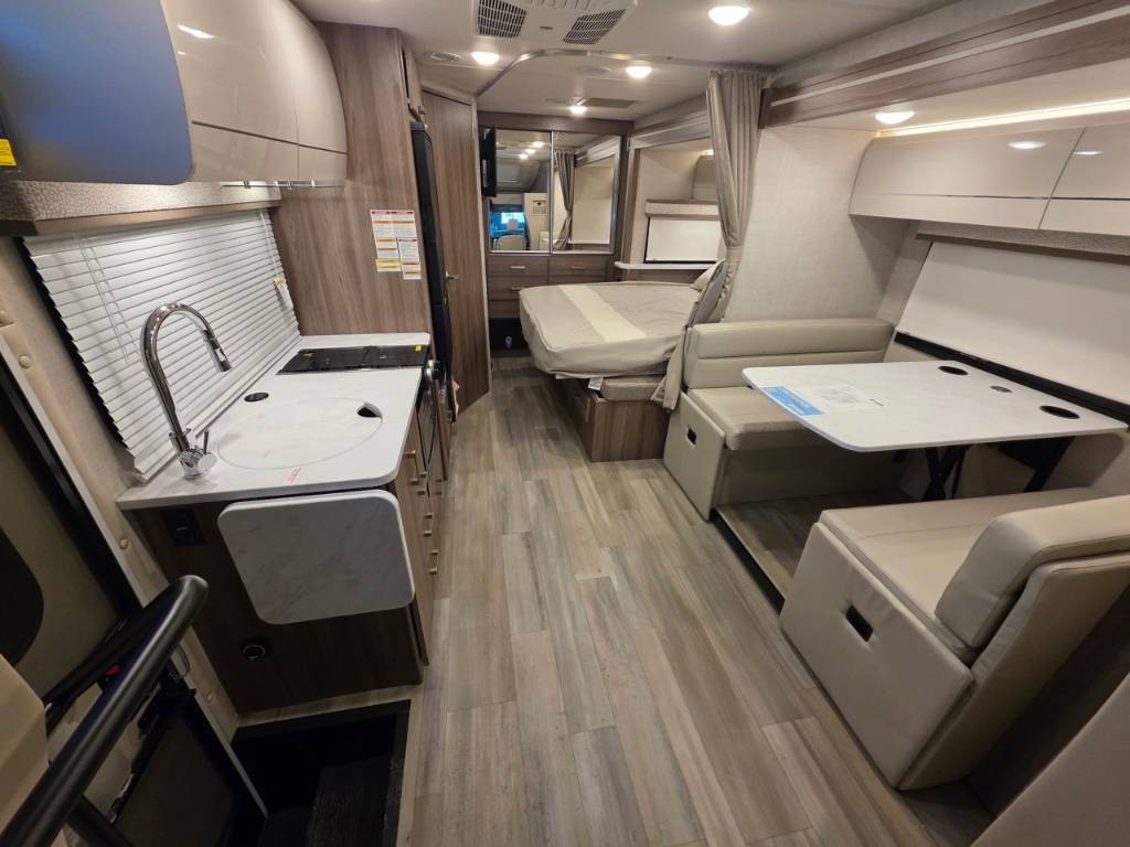 THOR COMPASS 23TW AWD 2026 - VR Club Direct
